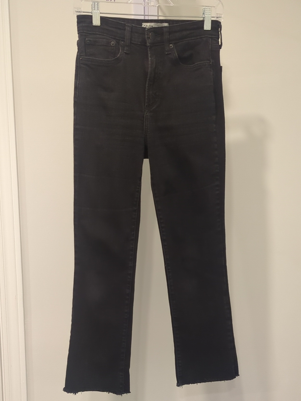 Zara The Dreed high waist flare crop raw hem jeans, black, size 4